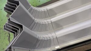 ガレージ　屋根