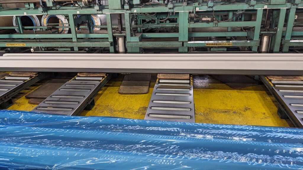 ガレージ　屋根